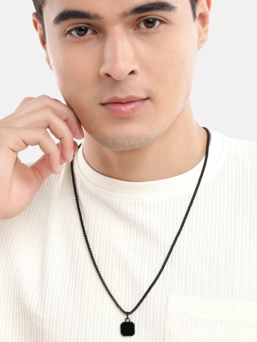 Unisex Square Pendant With Chain