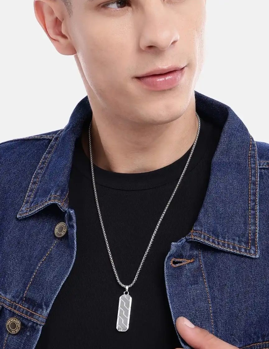 Unisex Silver Pendant With Chain