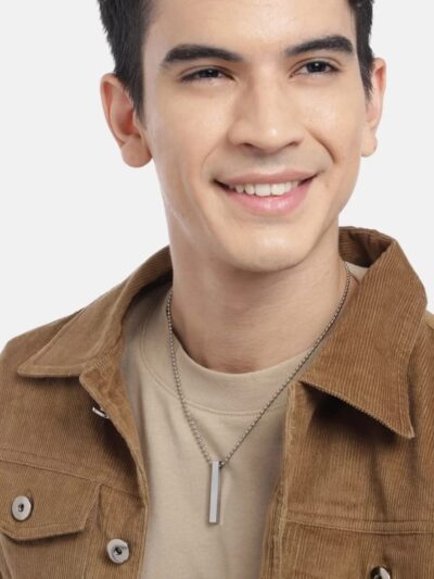 Unisex silver pendant with chain