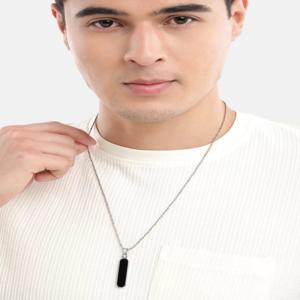 Unisex Geometric Pendant With Chain